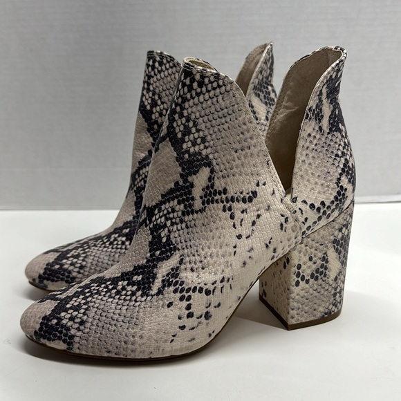 Steve Madden Rookie Bootie High Heeled Ankle Boots Natural Vegan Snake Print 9 - Picture 3 of 11